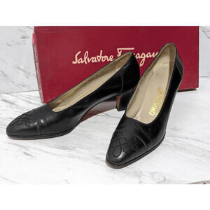 Salvatore Ferragamo Women's Black Stitching Embellished Toe  2.5" Heel Pump 7AA